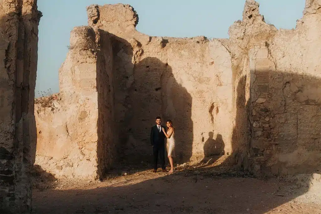 BLOG DE BODAS 9 pareja novios boda ruinas paisaje 3